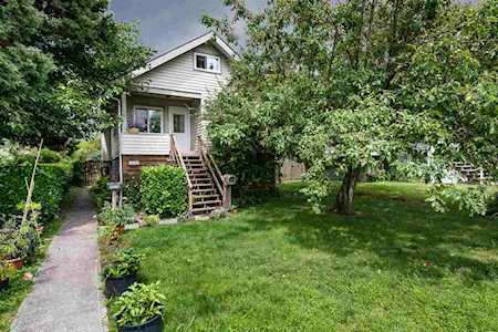 328 E 20th Street North Vancouver, BC V7L 3A7