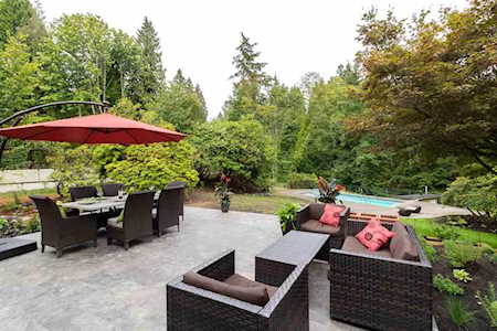 1640 Taylor Way West Vancouver, BC V7S 1N4