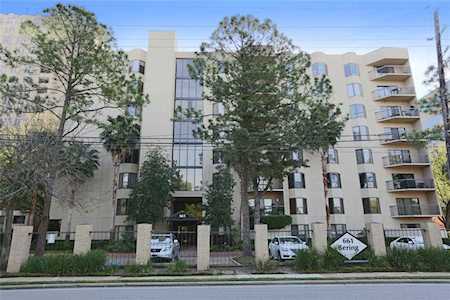 661 Bering Dr Houston, TX 77057