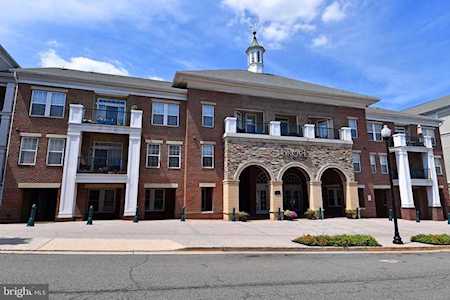 2465 Army Navy Dr #1-206 Arlington, VA 22206