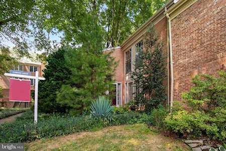 2006 Highboro Way Falls Church, VA 22043