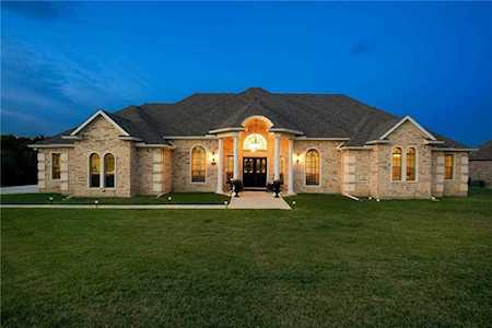 8025 Stallion Street Denton, TX 76208