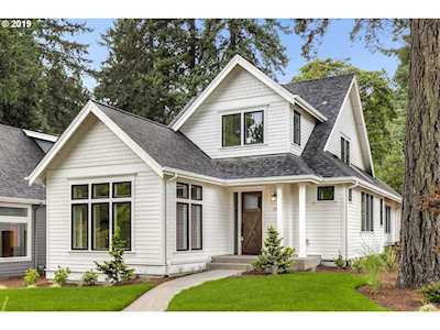390 9th St Lake Oswego, OR 97034