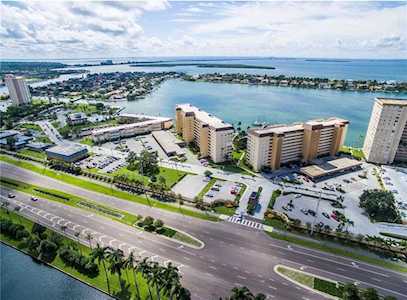 5130 S Brittany Drive #208 St Petersburg, FL 33715