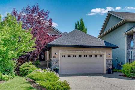 214 Wentworth Point(e) SW Calgary, AB T3H 5V1