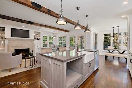 5517 N Ravenswood Ave Chicago, IL 60640