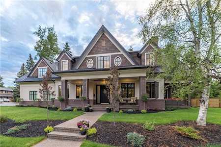6702 Leaside Drive SW Calgary, AB T3E 6H5