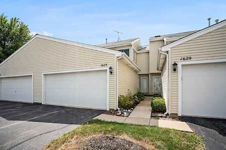 1625 Hilton Head Dr Naperville, IL 60563