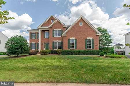 5323 Bowers Hill Dr Haymarket, VA 20169