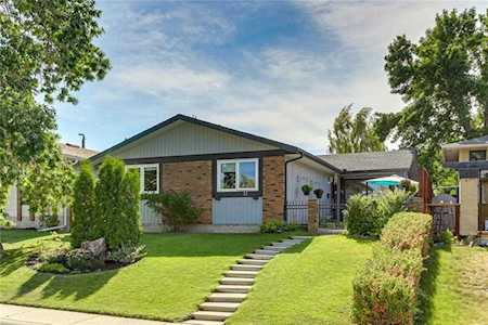 11 Midridge Green SE Calgary, AB T2X 1C9