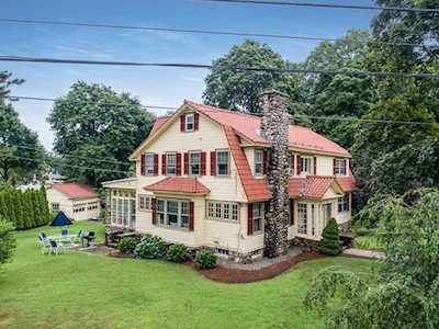 19 Sheffield Rd Wakefield, MA 01880