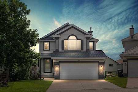 33 Hidden Ranch Court NW Calgary, AB T3A 5W4