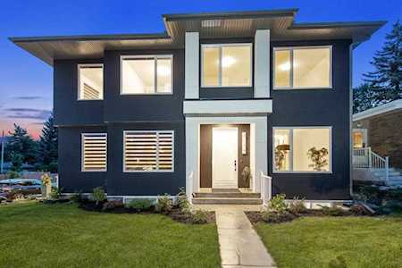 3139 41 Street SW Calgary, AB T3E 3K9