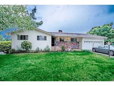 16510 Nottingham Dr Gladstone, OR 97027