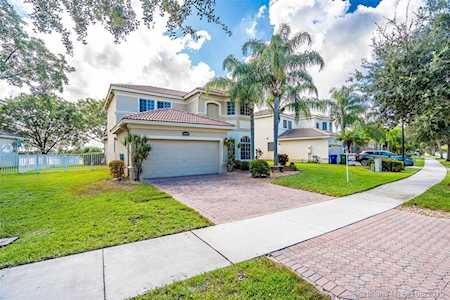 6042 SW 195th Ave Pembroke Pines, FL 33332