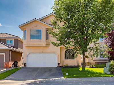 138 Hampstead Circle NW Calgary, AB T3A 5P3