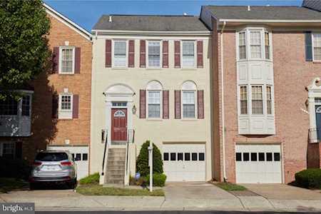 2028 Gallows Tree Ct Vienna, VA 22182