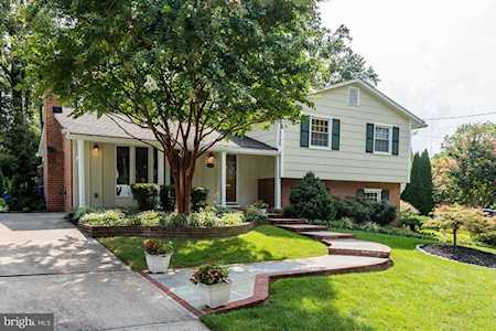9904 Brixton Ln Bethesda, MD 20817