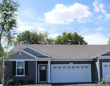 302 Sussex Ln North Aurora, IL 60542