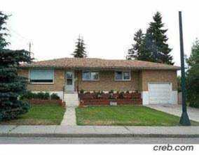 428 Hawthorn Drive NW Calgary, AB T2K 3M9