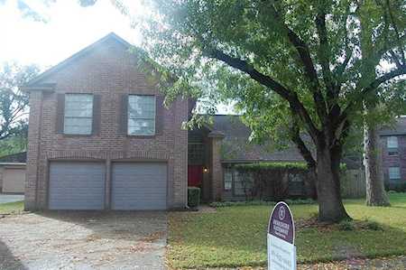 10323 Millshaw Dr Houston, TX 77070