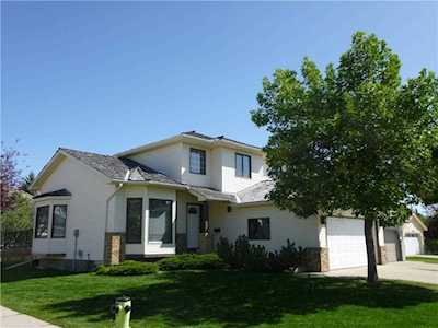220 Hampshire Close NW Calgary, AB T3A 4Y1