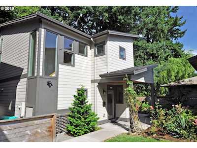 7655 SE Sherman Ct Portland, OR 97215