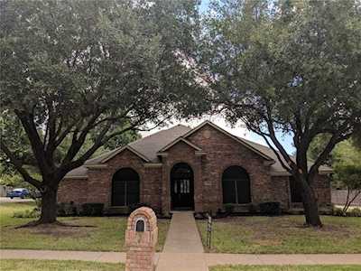 8320 Thornhill Drive North Richland Hills, TX 76182