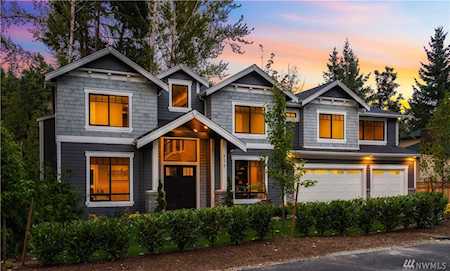 820 103rd Ave SE Bellevue, WA 98004
