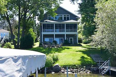 W2704 Oakwood Beach Rd Green Lake, WI 53946