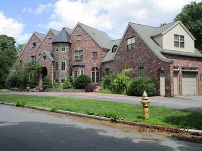 25 Ellis Dr Worcester, MA 01609