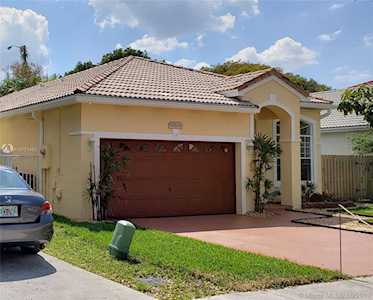 10834 Limeberry Dr Cooper City, FL 33026