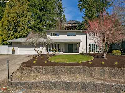 9245 SW Panorama Pl Portland, OR 97225