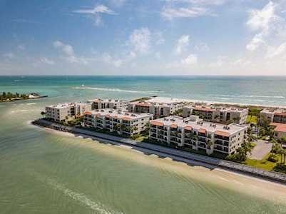 7467 Bayshore #303 Treasure Island, FL 33706