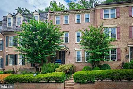 2369 Queen St Arlington, VA 22202