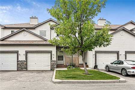 156 Canoe Drive SW #6 Airdrie, AB T4B 2Z3