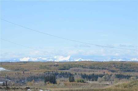 5424 37 Street SW Calgary, AB T3E 5M5