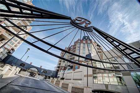 1718 14 Avenue NW #102 Calgary, AB T2N 4Y7