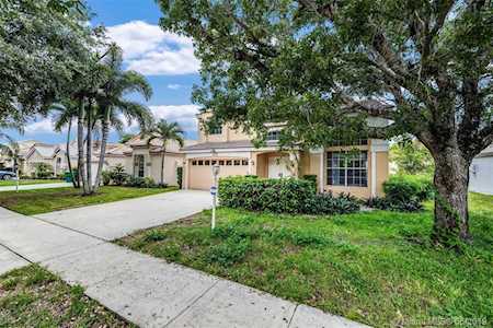 2810 Bogota Ave Cooper City, FL 33026