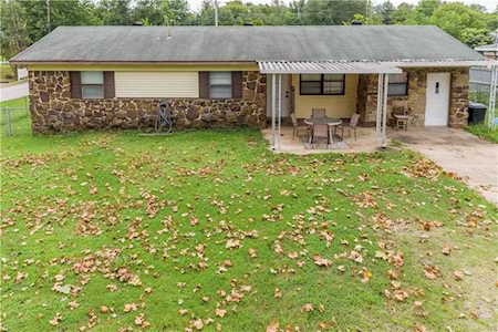 1101 B ST Barling, AR 72923