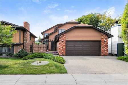 39 Woodford Drive SW Calgary, AB T2W 4C2