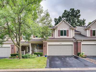 1523 Summit Shores W Burnsville, MN 55306