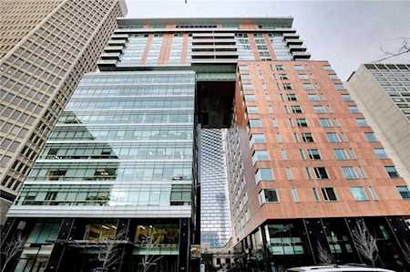 108 9 Avenue SW #2002 Calgary, AB T2P 3H9