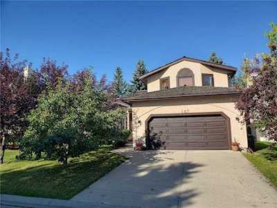 147 Hawkview Manor Circle NW Calgary, AB T3G 2Z8