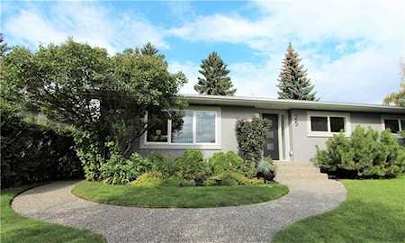 25 Chisholm Crescent NW Calgary, AB T2L 0Y9