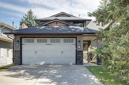 452 Oakside Circle SW Calgary, AB T2G 2A5