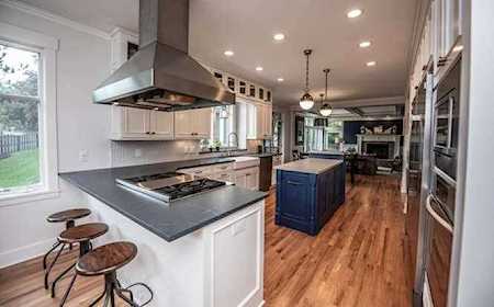 104 Geneva Boulevard Burnsville, MN 55306
