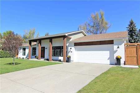 12120 Lake Louise Way SE Calgary, AB T2J 2M3