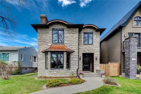 716 22 Avenue NW Calgary, AB T2M 1N9