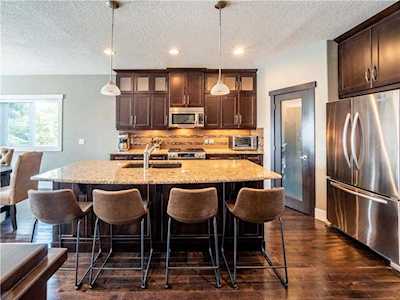 1414 26A Street SW Calgary, AB T3C 1K8